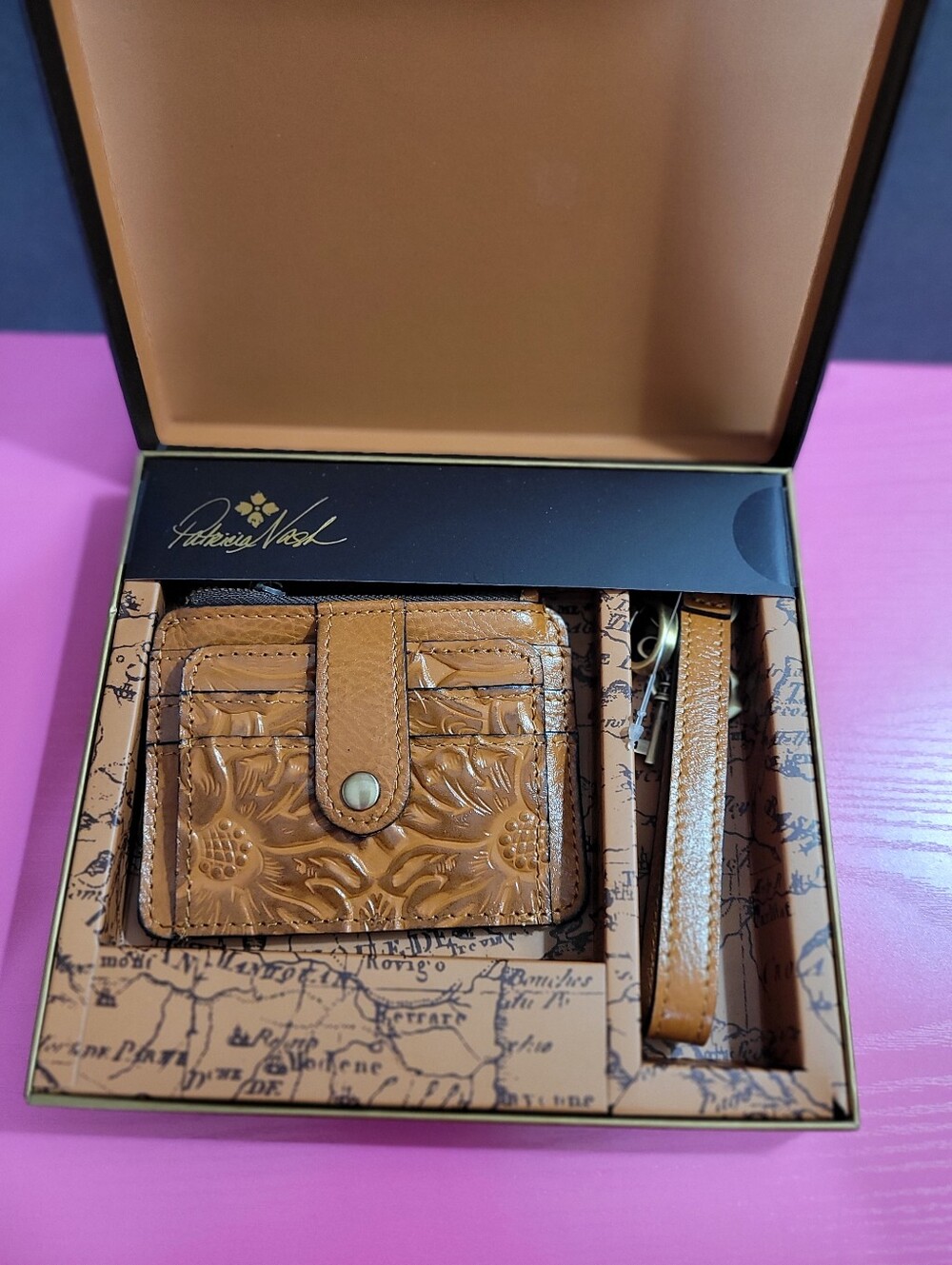 Patricia Nash Tan Tooled Leather Card Holder And Keychain. New (1683)